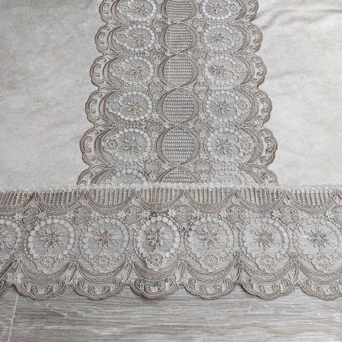 Copritavola in velluto krem con Pizzo C122