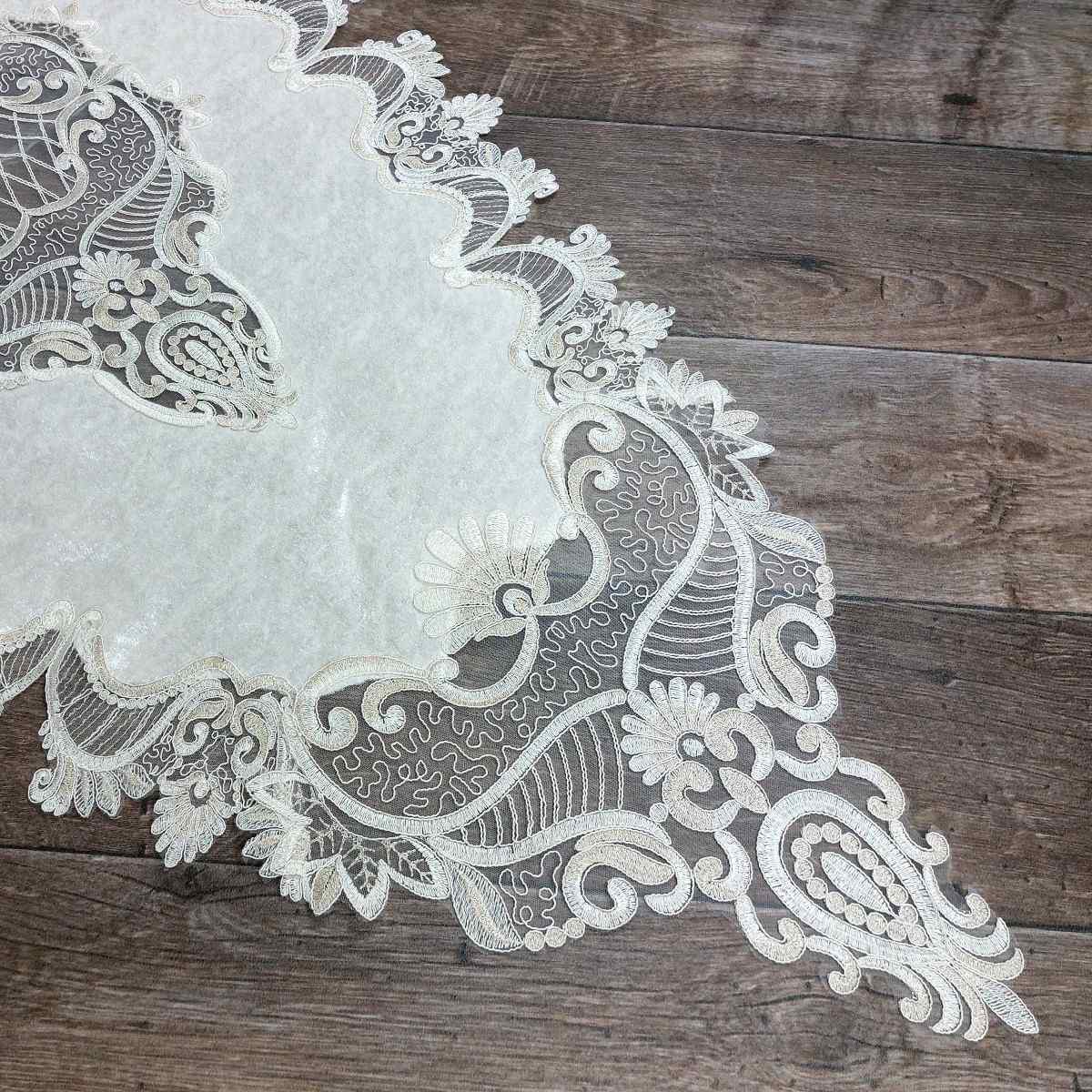 Runner in velluto con tulle ricamato 65 x 155 cm - R103